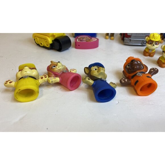 Mixed Lot 33 Pieces Paw Patrol Figures Vehicles Cookie Cutters Finger Puppets &c - Picture 5 of 16